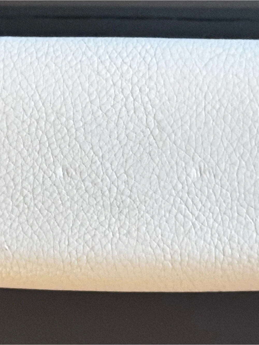 Chloé White Clamshell Sunglasses Case - Leather with Brass Nameplate